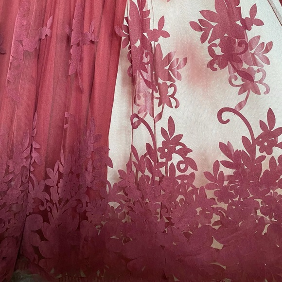 Showpo.💃🏼Size S Marissa Velvet Applique Tulle Plunge Maxi Dress in Wine - Picture 8 of 12